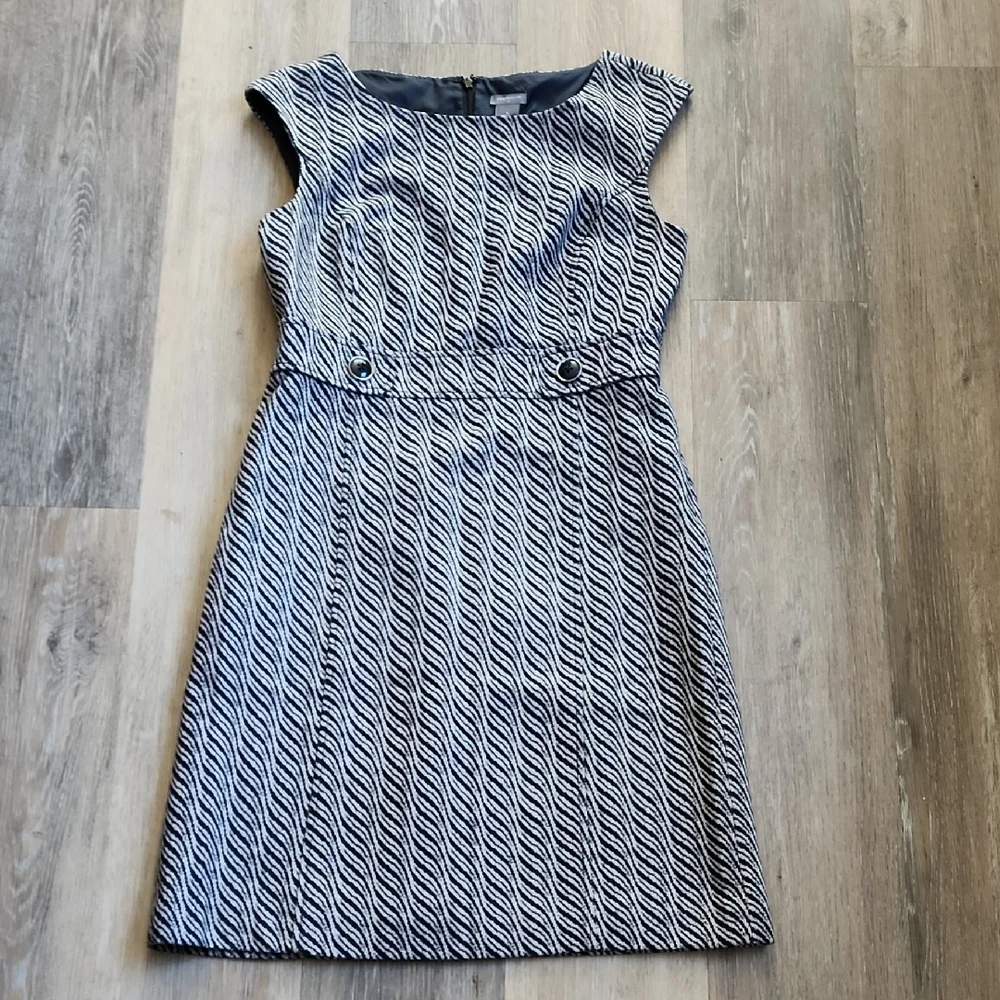Elegant Black and White Women's Dress - Picture 1 of 11